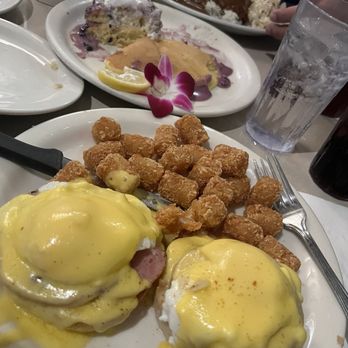 Cinnamon's Restaurant - Best eggs Benedict - Pancakes Near Me - Kailua, Hawaii Cinnamon's Restaurant - Best eggs Benedict - Pancakes Near Me - Kailua, Hawaii