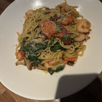 Yard House - Lobster Garlic Noodles - New American Near Me - Orlando, Florida