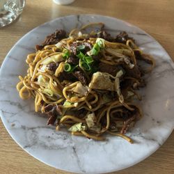Hew - Beef Chow-mein
