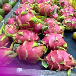 Bravo Supermarket - Red dragon fruit