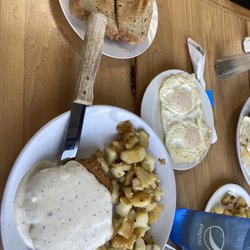 Meles Diner - Fried steak with home fries and rye bread