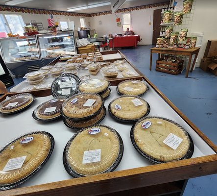 Home Baked Pies and Apple Cider - Beginning in 1939, Winton Etchen was sixteen years old when he started his legacy of growing premium apples. He started by planting fifty trees in northern Iowa. Winton moved to Des Moines in 1960 and started Iowa Orchard in 1975. He then passed his knowledge of growing premium fruit to his five children: Denise, Mark, Kyla, Michelle, and Bryan. All of the children had integral parts in running the orchard. In the 1990's, Iowa Orchard took home blue ribbons from the Iowa State Fair. The orchard won blue ribbons for ninety-five percent of the categories it entered, hence the blue ribbon on the logo. Iowa Orchard is famous for its freshly-pressed sweet apple cider and hot apple pies. The orchard makes a homemade flakey pie crust developed by Bryan's mom, Dorothy, and sister, Denise. The winter holidays of Thanksgiving and Christmas have created a new focus for our orchard. We have found many businesses want to order holiday gift baskets and pies for their clients and employees.