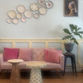 Empress Coffee & Cocktails - Seating area - Coffee & Tea Near Me - Gaithersburg, Maryland