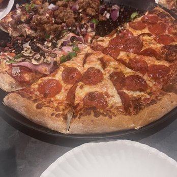 Lamppost Pizza - Pizza Near Me - Irvine, California