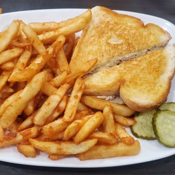 Milestone Grill - Tuna melt on white bread - American Near Me - Warren, Michigan Milestone Grill - Tuna melt on white bread - American Near Me - Warren, Michigan