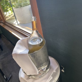 RO Restaurant & Lounge - Blanc de blanc - Lounges Near Me - Yountville, California