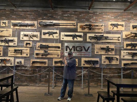 Machine Guns Vegas by null