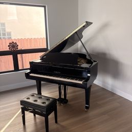 Yamaha C3 Piano Yamaha C3 Piano