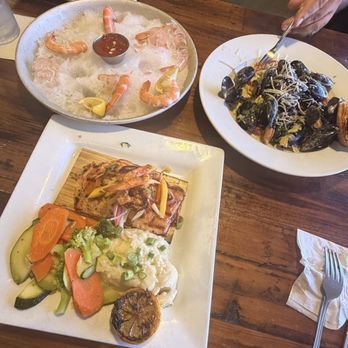 Anaya’s Seafood Scratch Kitchen - Mussels great sauce- Shrimp  loving the ice presentation- Salmon and Gato pescado and their sauce - Seafood Near Me - Plano, Texas
