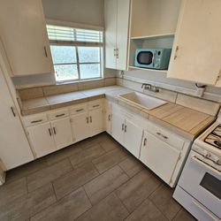 Elite Remodel - New tile countertops on existing cabinets!