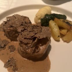 Aurora di D'alessio Gennaro - Veal Filetto with black truffles and mustard sauce