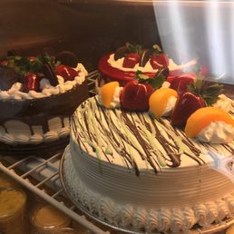 Cakes! So pretty.