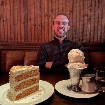 Gilt Bar - Carrot Cake & Brown Butter Ice Cream (with side of chocolate fudge) - New American Near Me - Chicago, Illinois