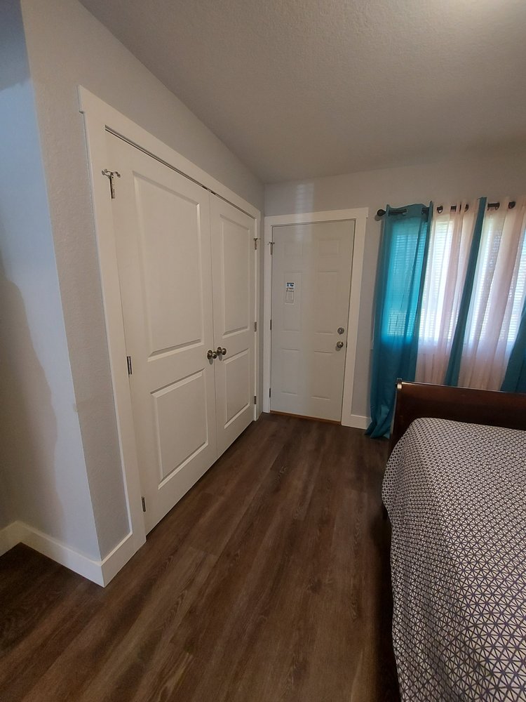 WHISPERING CREEK APARTMENTS Updated October 2024 31 Photos 3233