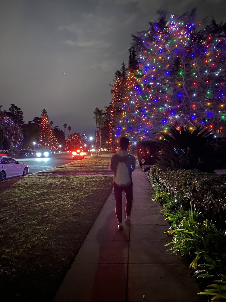 Photo of St. Albans Rd. Xmas Lighting - San Marino, CA, United States