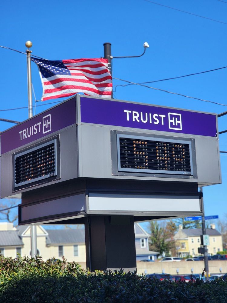 TRUIST Updated May 2024 4020 University Dr, Fairfax, Virginia