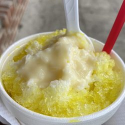 Candyland Cottage And Ice Cream Shoppe - Snowcone with cream & ice cream in cup