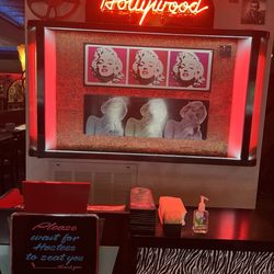Hollywood Restaurant