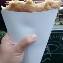 Ola Krepe - Crepa York. Queso Manchego, Pollo, Espinacas y Champiñones con aderezo de cilantro.