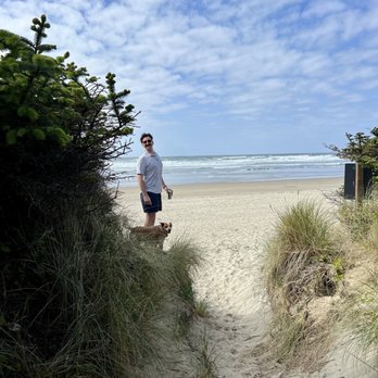 Sun Outdoors Coos Bay - Path from out camp site to beach, t10... it's right there the ocean! - Campgrounds Near Me - Coos Bay, Oregon Sun Outdoors Coos Bay - Path from out camp site to beach, t10... it's right there the ocean! - Campgrounds Near Me - Coos Bay, Oregon