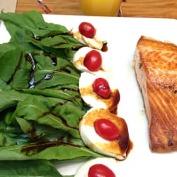 Parador Bistrô - Salmao com salada italiana