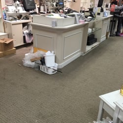 Things Remembered - It still looked like this when I went to pick up my item 2 days later. Terribly run store at a terrible mall