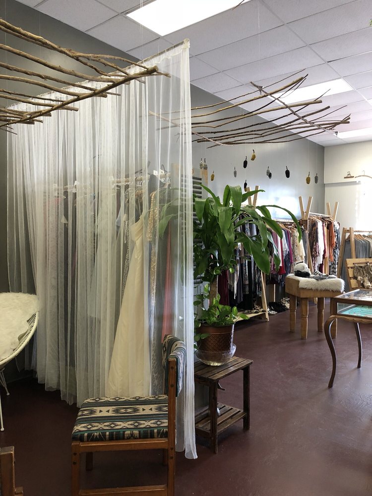 Thread & Thrum Boutique and Hair Studio Logo
