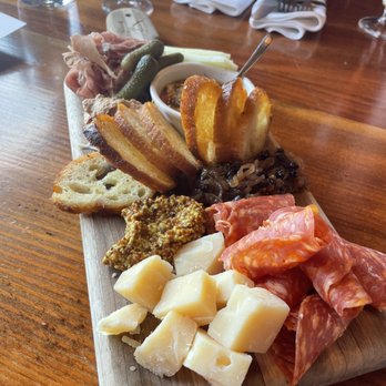 Mulberry Street Tavern - Cheeseboard - Bars Near Me - Des Moines, Iowa