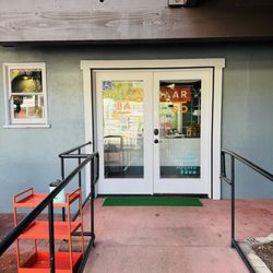 Bazaar Sonoma - Outside