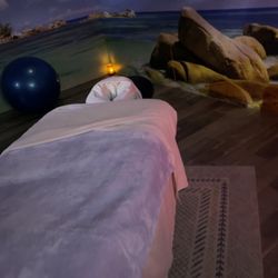 The Dreaming Tree Massage & Wellness Spa - Massage bed