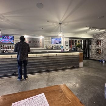 Housley Napa Valley - Wine Tasting Room Near Me - Napa, California