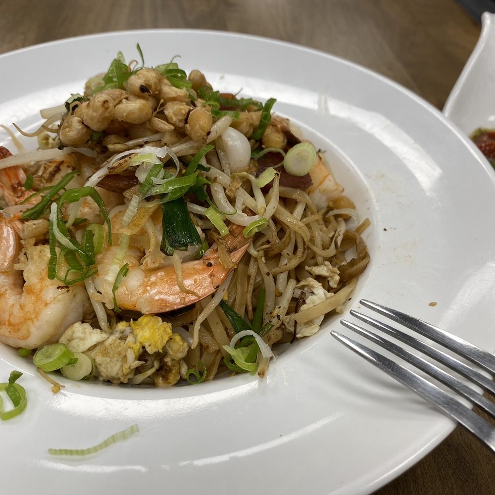 Amayar Kitchen - Bait noodles with shrimps, calamari and sausage - Burmese Near Me - Maywood, New Jersey Amayar Kitchen - Bait noodles with shrimps, calamari and sausage - Burmese Near Me - Maywood, New Jersey