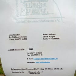 Schloss Hohenschönhausen - Gewegseitig angebrachte Information