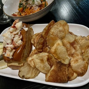 Row 34 - Cambridge - Lobster roll - Seafood Near Me - Cambridge, Massachusetts