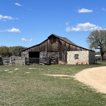 Johnson Settlement Trail - Barn - Hiking Near Me - Johnson City, Texas Johnson Settlement Trail - Barn - Hiking Near Me - Johnson City, Texas