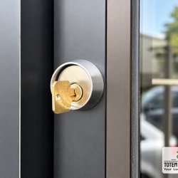 Totem Locksmith - Commercial lock and key service completed in Kirkland for a local business.