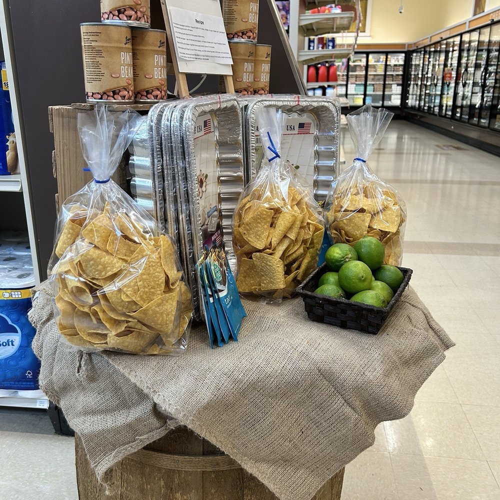 Lowes Foods - This display did not look safe.. looked lop sided - Grocery Near Me - Jacksonville, North Carolina