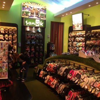 SANUK CLOSED Updated July 2025 31 Photos 49 Reviews 1550 S Disneyland Dr Anaheim California Shoe Stores Phone Number Yelp