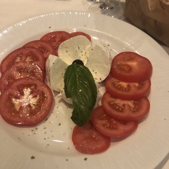 Le Fonticine - Cáprese salad... fresh! - Italian Near Me - Florence, FI