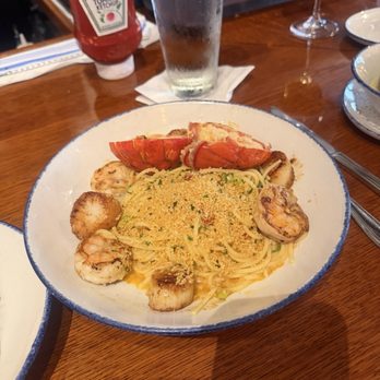 Flo's Clam Shack - Seafood pasta - Seafood Near Me - Middletown, Rhode Island
