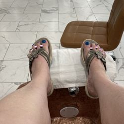 Happy Nails - Pedicure!