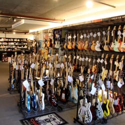 Muziek + Visie - Héél veel Gitaren oa Gibson Fender Martin Guild