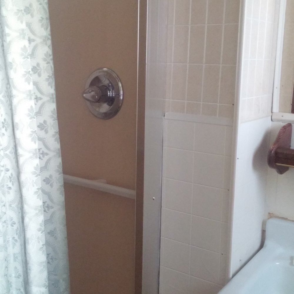 Motel 65 - very small shower, but gets the job done. - Hotels Near Me - Albert Lea, Minnesota Motel 65 - very small shower, but gets the job done. - Hotels Near Me - Albert Lea, Minnesota