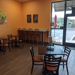 Rosemary Grill - Plenty of space inside to sit.