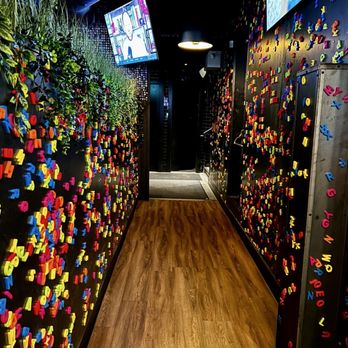 Score on Queen - Sports Bars Near Me - Toronto, Ontario