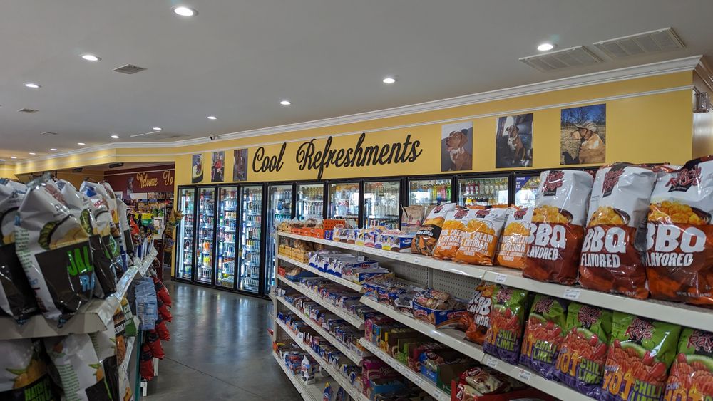 Molly’s Food & Fuel Logo