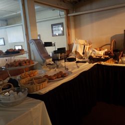 Snow Lake Lodge - Continental breakfast, carbs for days