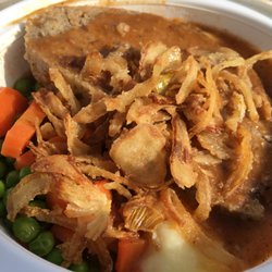 Mensa in der Veterinärmedizinischen Universität - Faschierter Braten mit Erdäpfelpürre &  Babykarotten & Erbsen (meat loaf with mashed potato and baby carrots & peas)