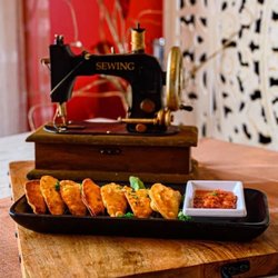 Deluxe Fun Dining - Itty bitty Fried and Pretty