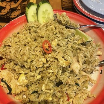 Si Lom Thai Bistro - Green curry fried rice - Thai Near Me - Toronto, Ontario Si Lom Thai Bistro - Green curry fried rice - Thai Near Me - Toronto, Ontario